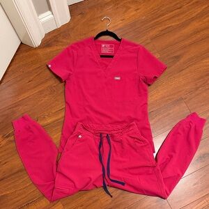 Figs Women's Bright Pink Scrub Set